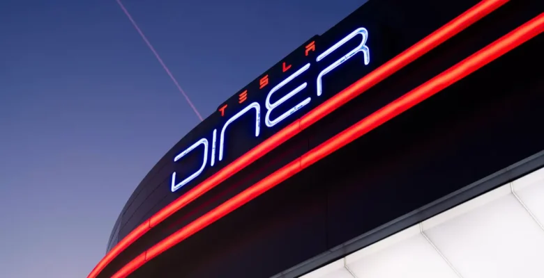 Tesla Hollywood’da restoran açtı