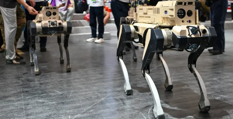 Çin ordusu robot kurt geliştirdi