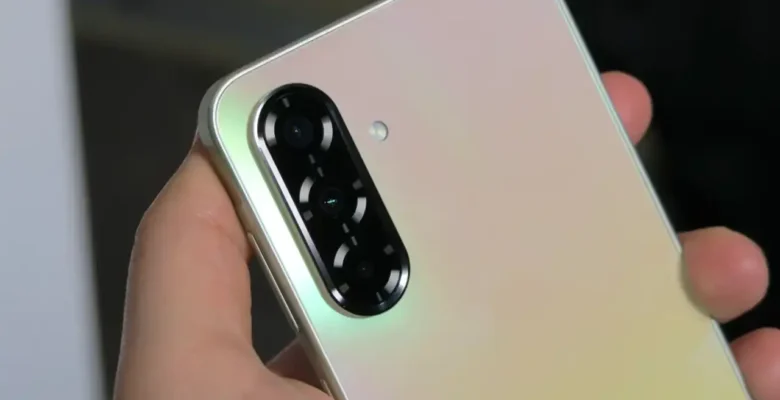 Samsung’dan popüler telefonu için güncelleme sürprizi