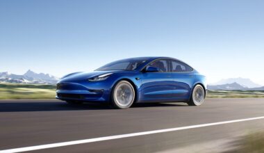 Tesla yeniden geri adım attı