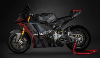 Ducati katı hal bataryalı motosikletini tanıttı Ducati katı hal bataryalı motosikletini tanıttı