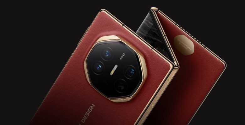 Huawei Mate XTs Ultimate Design üçe katlanarak geldi