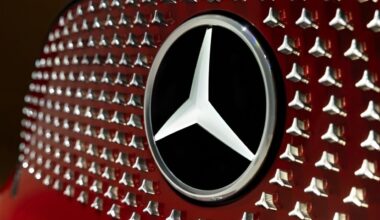 Mercedes fizikî tuşlara geri dönüyor Mercedes fizikî tuşlara geri dönüyor
