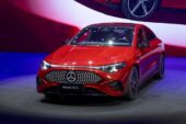 Mercedes uygun fiyatlı makam aracını tanıttı