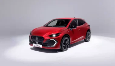 Renault Clio 2026 yeni tasarımı ile tanıtıldı