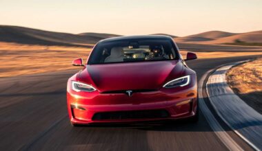 Tesla araba dalından çekiliyor mu?