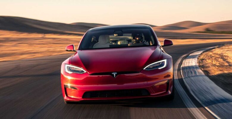 Tesla araba dalından çekiliyor mu?