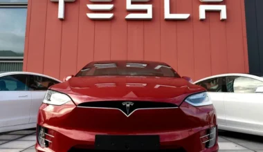 Tesla eski modelleri de unutmadı! Dev güncelleme