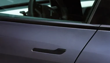 Tesla kapı kollarını yine tasarlayacak