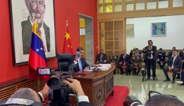 Venezuela Başkanı Maduro, Huawei telefonu övdü