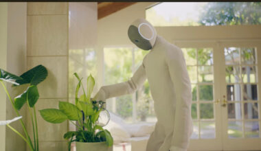 1X Neo insansı robot fiyatı ile dikkat çekiyor