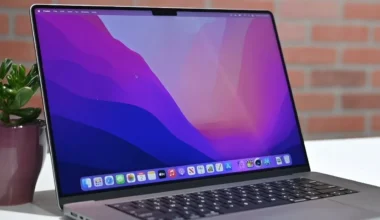 MacBook Pro dokunmatik OLED ekranla gelebilir!