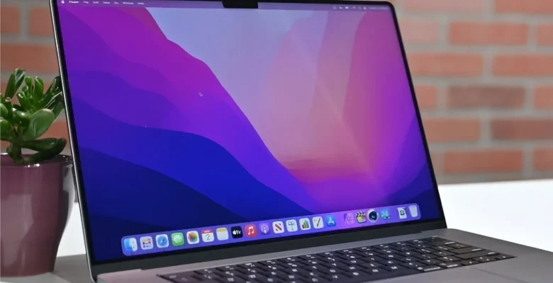 MacBook Pro dokunmatik OLED ekranla gelebilir!