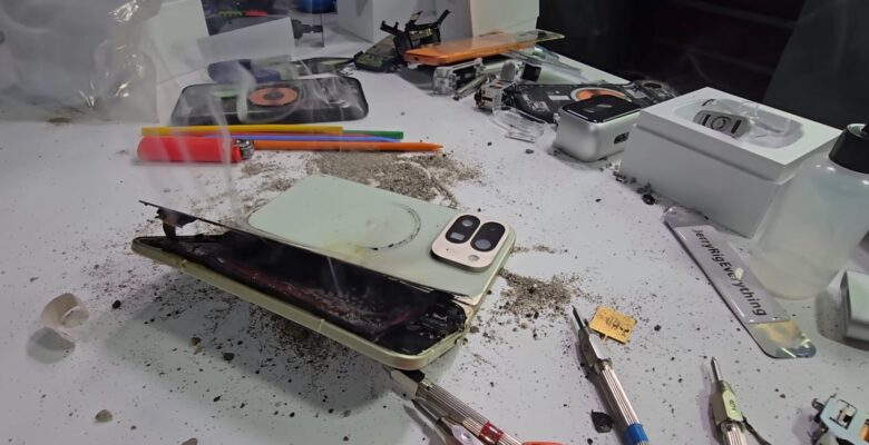 Pixel 10 Pro Fold pil patlaması: Şok eden dayanıklılık testi