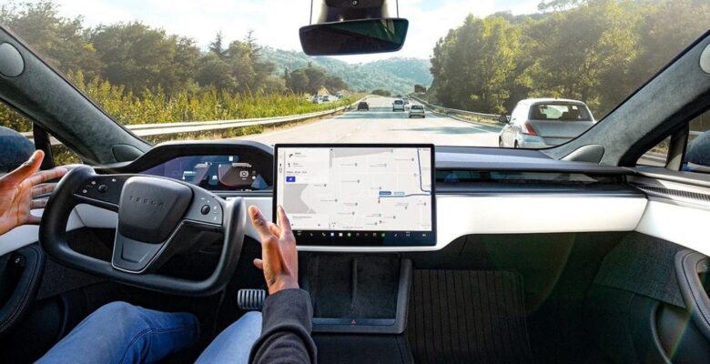 Tesla FSD v14 çıktı! Sürüş tecrübesi değişiyor!