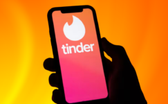 Tinder uydurma hesaplarla savaşıyor: Artık yüz denetimi gerekecek