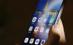 Çocuklar internette daha fazla zaman geçirirken ebeveynler güvenlik için yeni arayışta