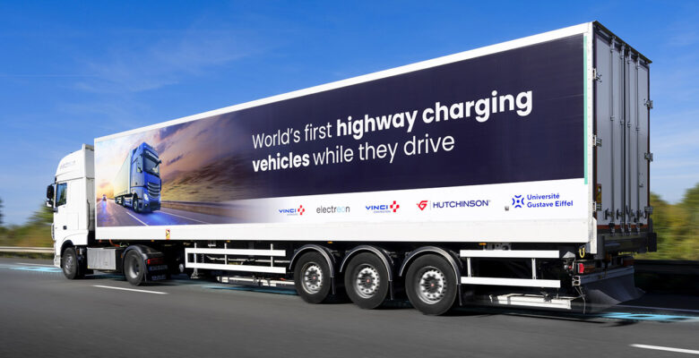 Elektrikli araçları şarj eden otoyol!