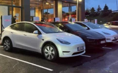 Google Haritalar için Tesla Supercharger özelliği!