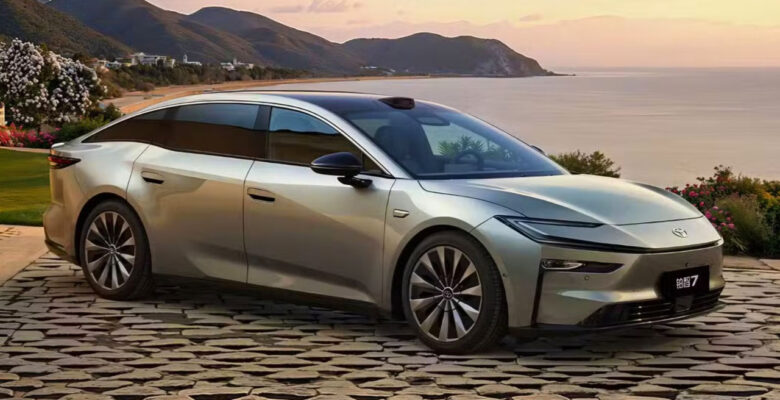 Huawei Teknolojili Toyota bZ7 Elektrikli Sedan Tanıtıldı!