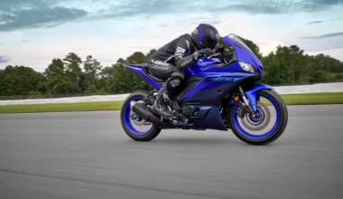 Motosiklette hami eldiven mecburiliği başladı