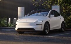 Tesla Model Y Standard Türkiye mağazalarında!