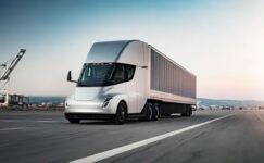 Tesla Semi Tekrar Tasarlandı
