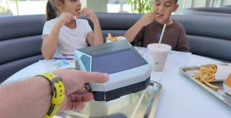 Tesla’nın Hamburgerini yedik! Tesla Diner vLog!