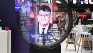 Turgut Özal hologram yöntemiyle Kocaeli Bilişim Fuarı’nda