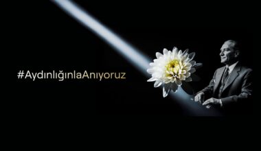 Turknet Atatürk’e En Sevdiği Çiçek Kasımpatı ile Teşekkür Ediyor