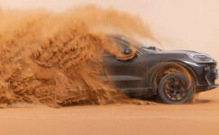 2026 Porsche Cayenne Electric Arazi Yeteneğiyle Geliyor!