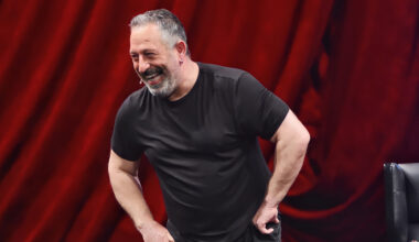 Cem Yılmaz’ın son gösterisi yılbaşında Netflix’te!