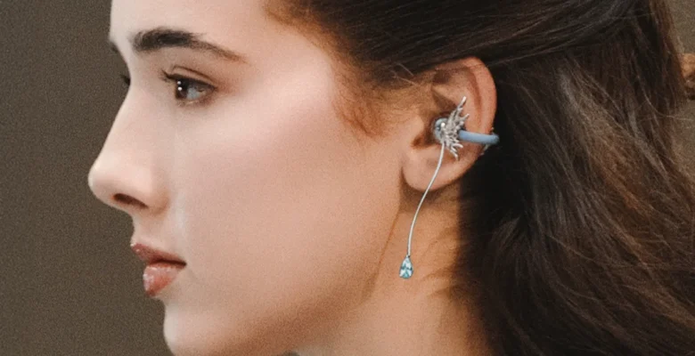 Huawei FreeClip 2 Paris Moda Haftasında Yer Aldı