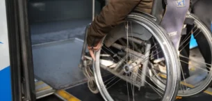 İzmir’de ‘Duraktayım’ uygulaması tekerlekli sandalye kullanıcıları için güncellendi