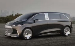 Mercedes elektrikli minivanı ile geliyor!