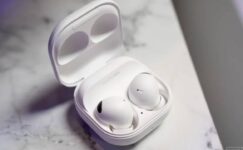 Samsung kulaklık sorununu çözdü!