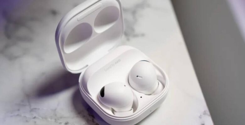 Samsung kulaklık sorununu çözdü!