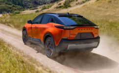 Subaru’nun önden çekişli elektrikli SUV modeli için geri sayım!