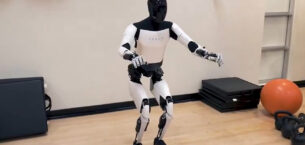 Tesla Optimus Robotu Sahneden Düştü