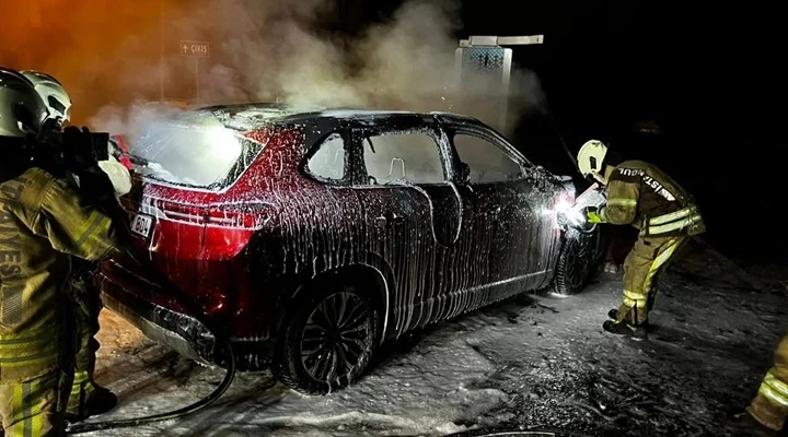 Togg T10X Sarıyer’de şarj sırasında yandı!