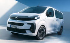 Yeni Opel Zafira ve Vivaro satışa çıktı