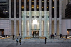 Apple’da Yaprak Dökümü: Siri Yöneticisi Bile Gitti