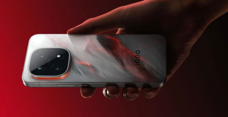 iQOO 15 Ultra Dev Batarya ve Soğutma Fan ile Geliyor