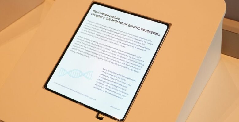 Katlanabilir Telefonlarda Devrim! Samsung Kıvrımsız Ekran Tanıtıldı!