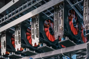 Ahırda Kaçak Elektrikle Kripto Para Ürettiler!