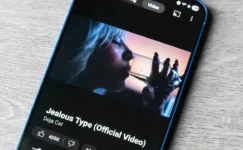 YouTube Music’e Yapay Zeka Geldi: Sesinizle Çalma Listesi Oluşturun