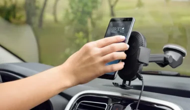 Araç Ön Camına Telefon Tutucu Takmanın Cezası Belli Oldu!