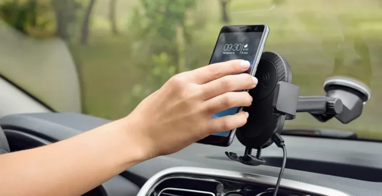 Araç Ön Camına Telefon Tutucu Takmanın Cezası Belli Oldu!