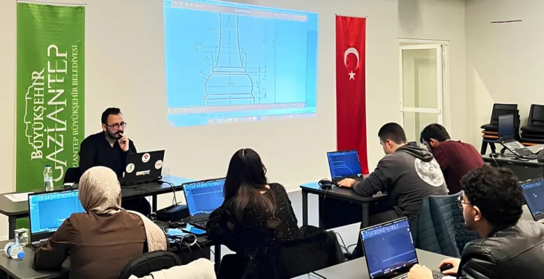 Gaziantep’te gençler iftardan sahura teknolojiyle buluşuyor