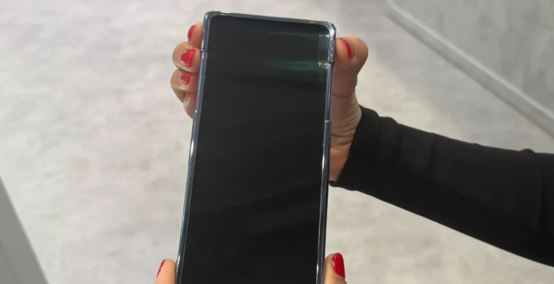 Samsung’dan Çektikçe Uzayan Ekran!